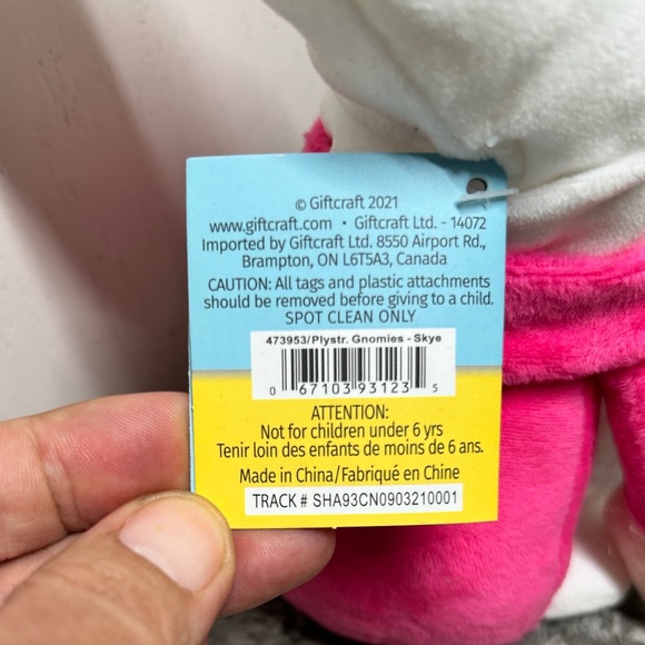 Hug Feel the Love - Skye the Knome - Picture 4 of 5